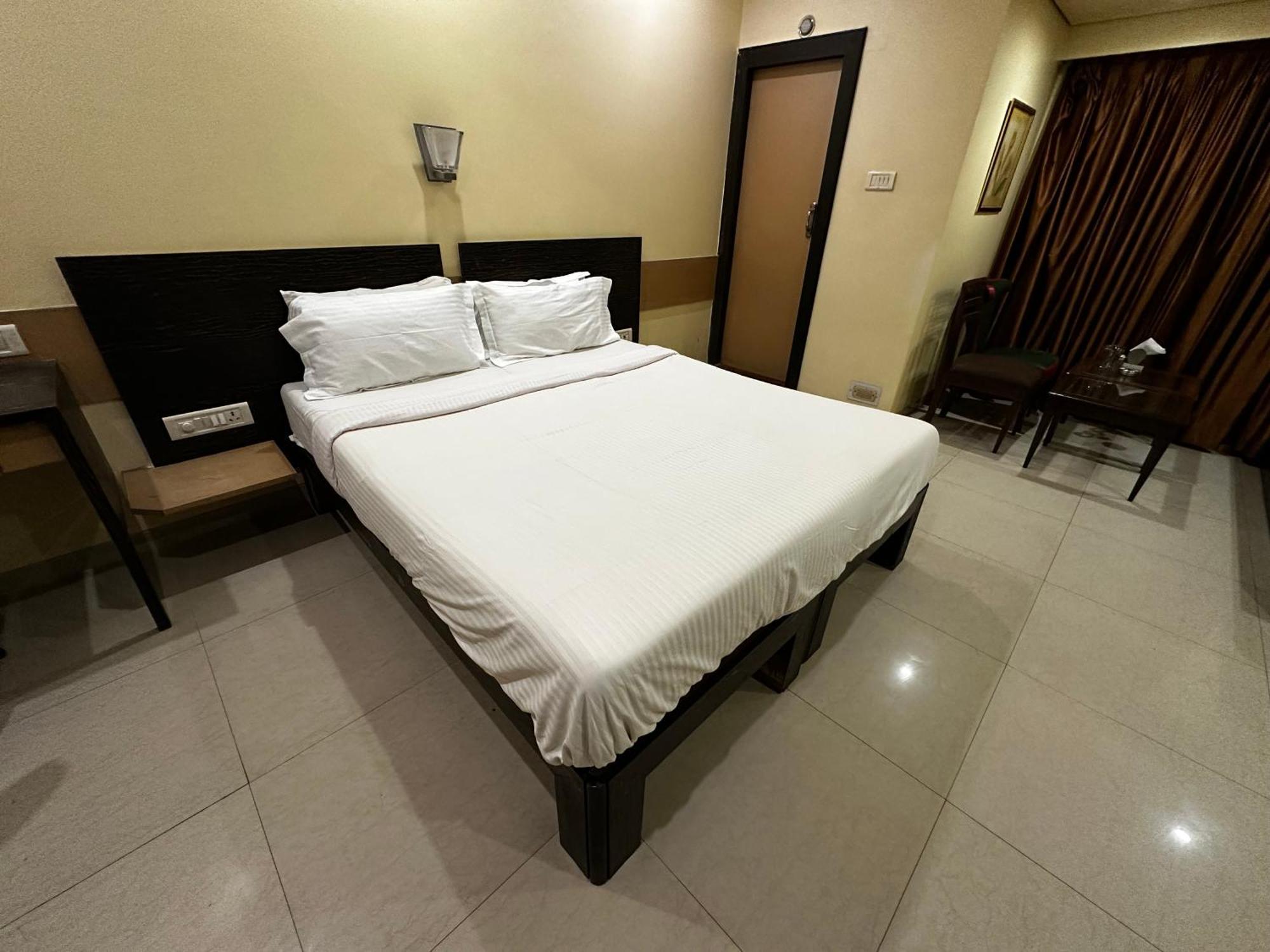 The Saffron Suites Sasupada Exterior photo