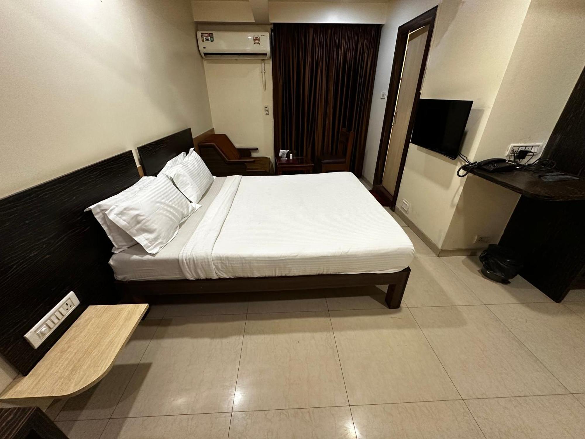 The Saffron Suites Sasupada Exterior photo