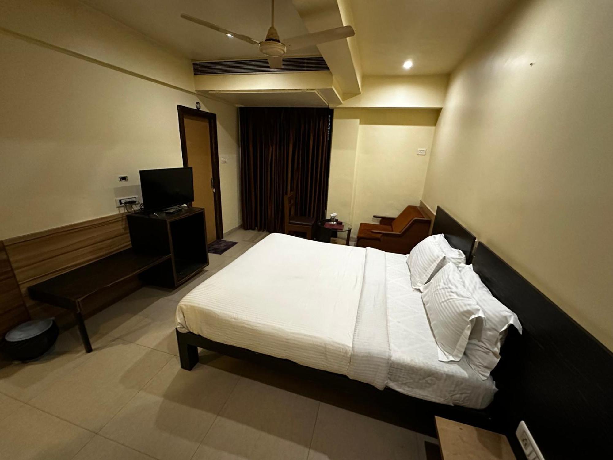 The Saffron Suites Sasupada Exterior photo